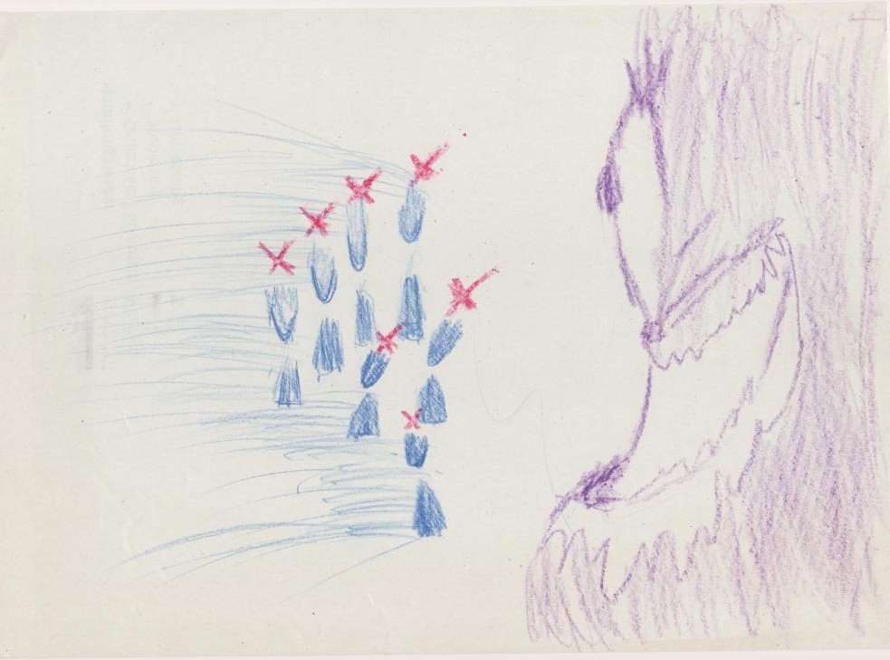 Ein Bild von einer Gruppe von Männchen, gezeichnet mit blauen Wachsmalstiften, über jedem der Männchen ist ein rotes Kreuz. Von der rechten Hälfte auf die Gruppe Männchen zu kommt eine lilane Fratze, mit breitem Maul und großen Augen.